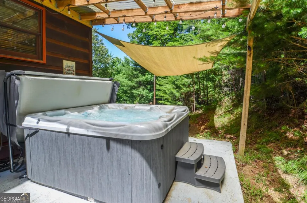 216 Dawn LN Ellijay, GA 30540