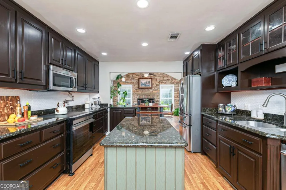 3021 Old Lost Mountain RD Powder Springs, GA 30127