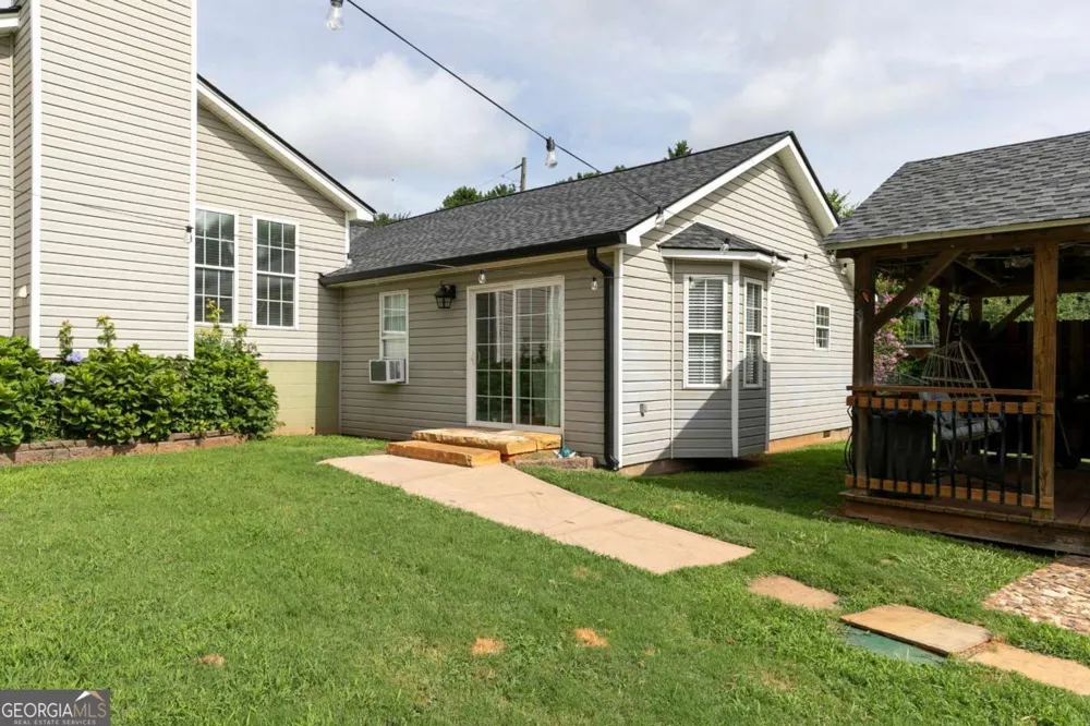 3021 Old Lost Mountain RD Powder Springs, GA 30127