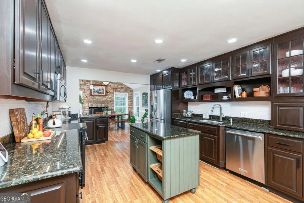 3021 Old Lost Mountain RD Powder Springs, GA 30127