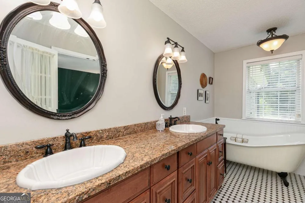 3021 Old Lost Mountain RD Powder Springs, GA 30127