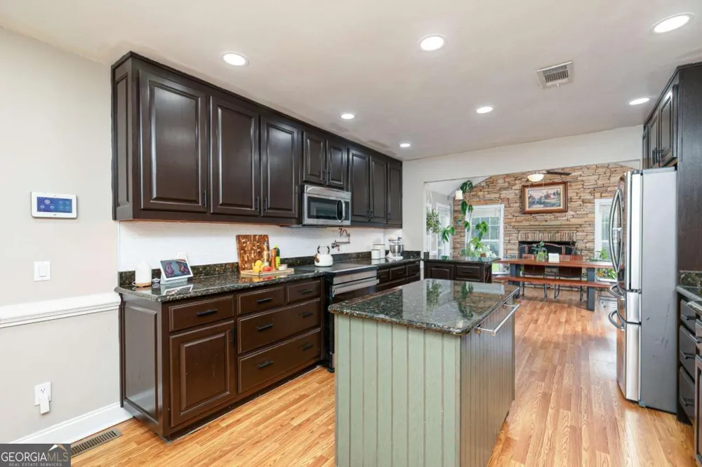 3021 Old Lost Mountain RD Powder Springs, GA 30127