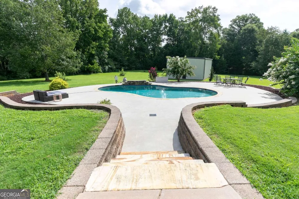3021 Old Lost Mountain RD Powder Springs, GA 30127