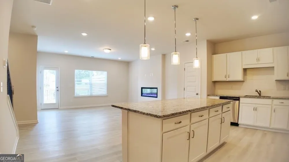 324 Ranier LN Auburn, GA 30011