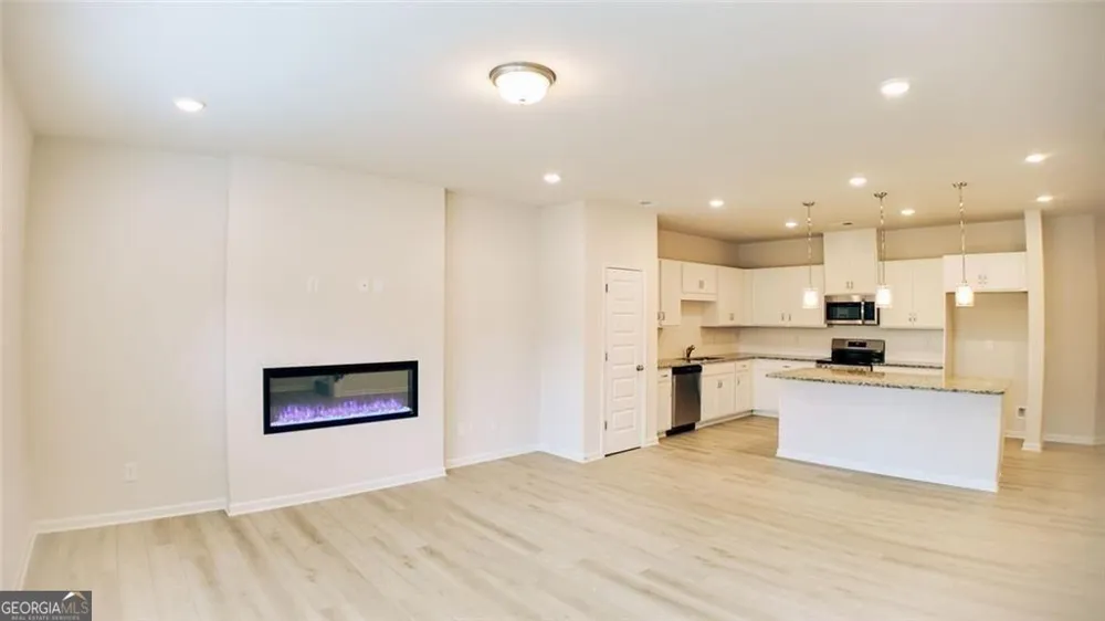 324 Ranier LN Auburn, GA 30011