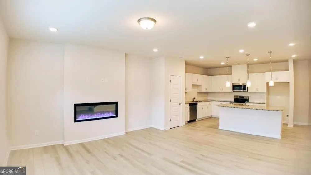 324 Ranier LN Auburn, GA 30011