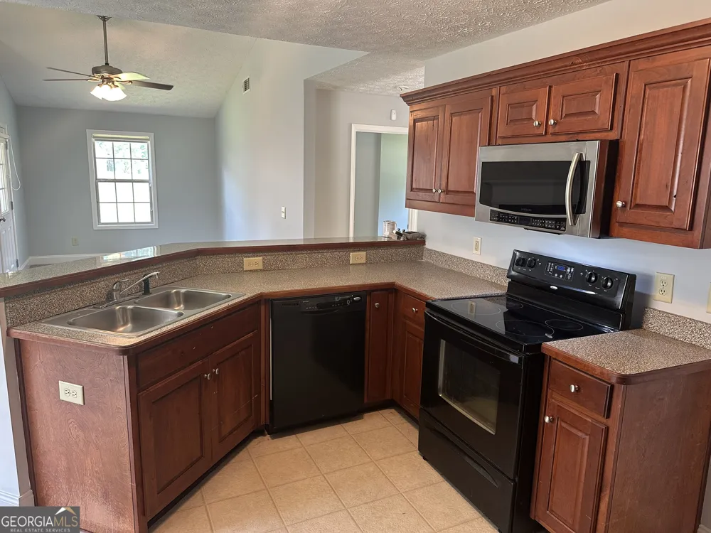 561 Highland Pointe DR Alto, GA 30510