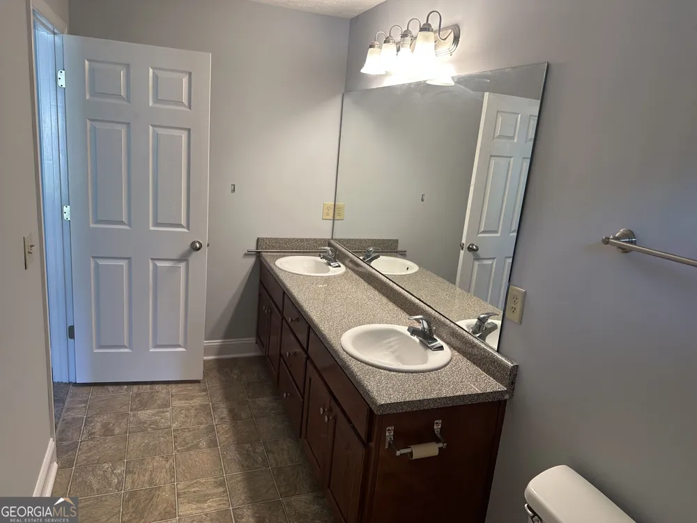 561 Highland Pointe DR Alto, GA 30510