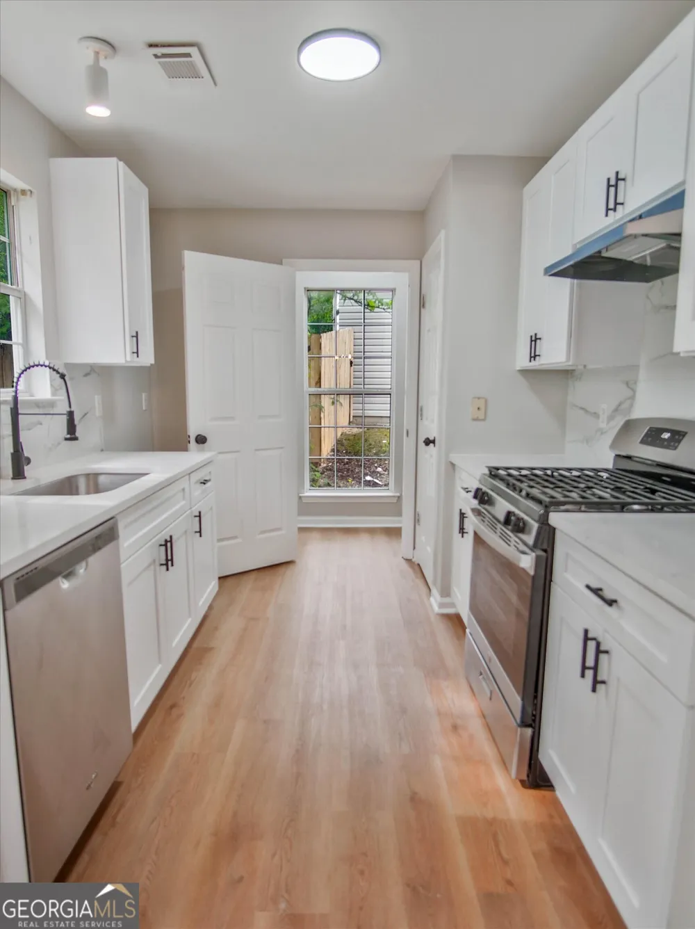 5603 Eagles Feather LN Riverdale, GA 30274