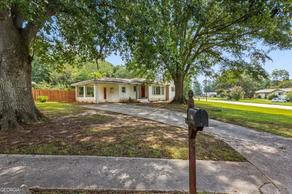 2801 Miriam LN Decatur, GA 30032