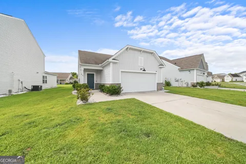 215 Crabapple CIR