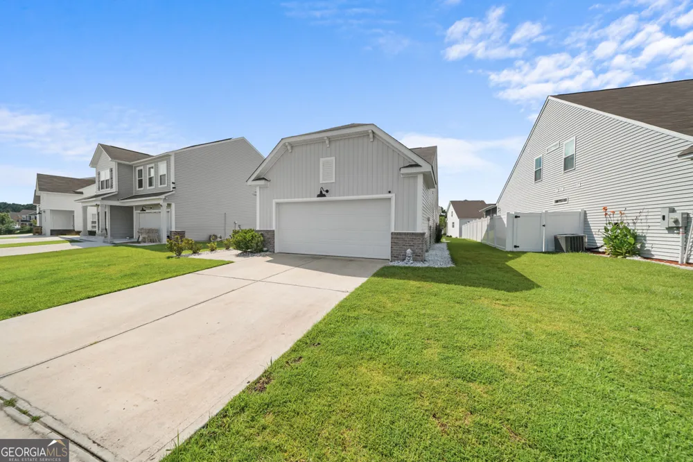 215 Crabapple CIR Port Wentworth, GA 31407