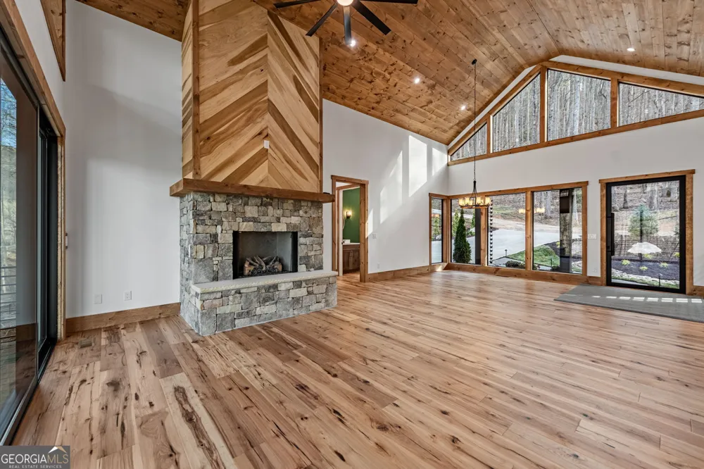172 Grand Oaks TRL Morganton, GA 30560