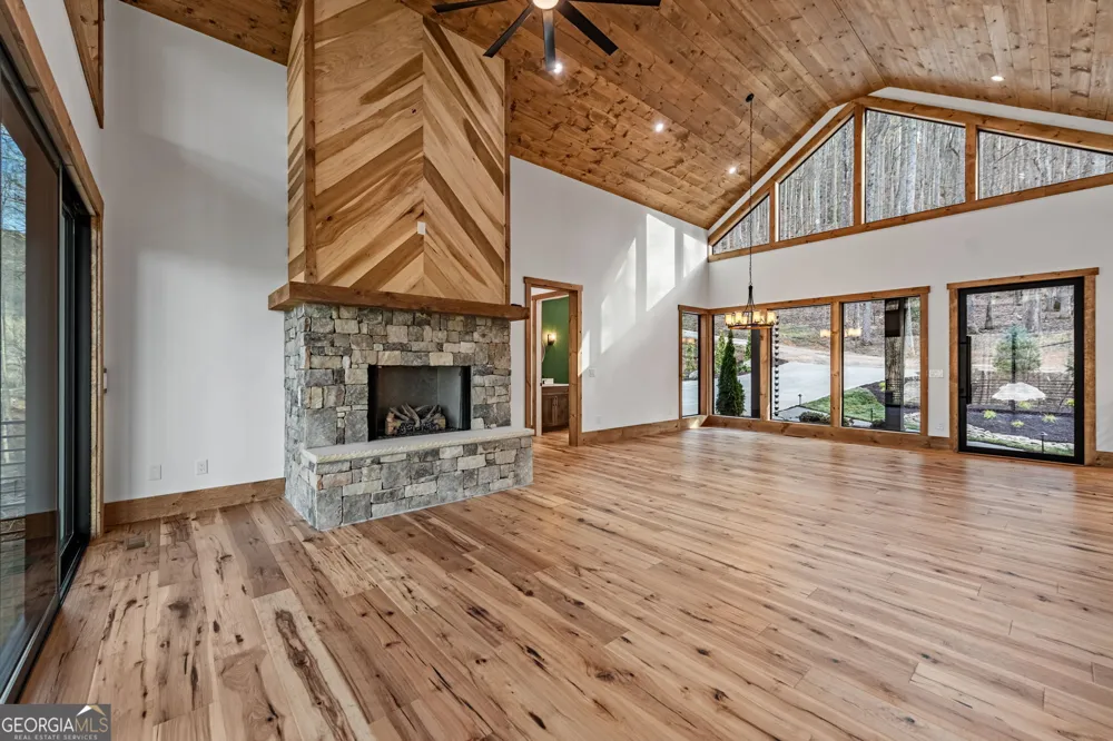 172 Grand Oaks TRL Morganton, GA 30560