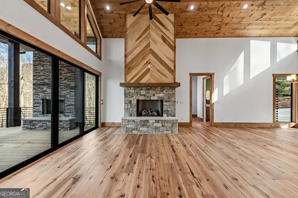 172 Grand Oaks TRL Morganton, GA 30560