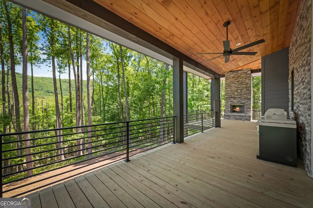 172 Grand Oaks TRL Morganton, GA 30560