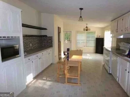 953 Nugget LN Ellijay, GA 30540