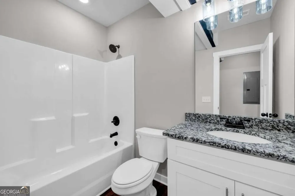 86 S Forest AVE Hartwell, GA 30643