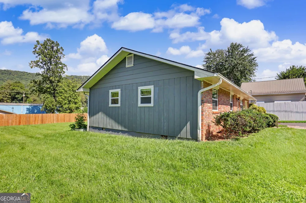 29 Fisher AVE Clayton, GA 30525