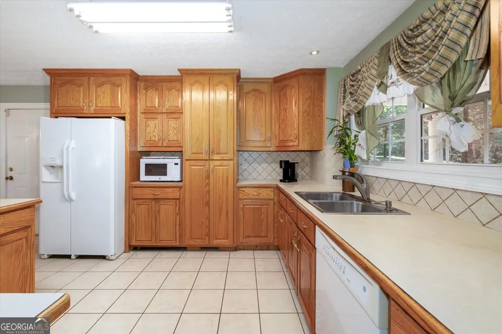 598 Holders Siding RD Jefferson, GA 30549