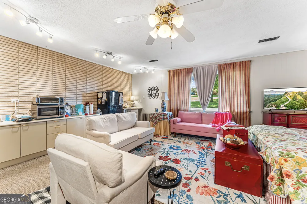211 Allen Rd Musella, GA 31066