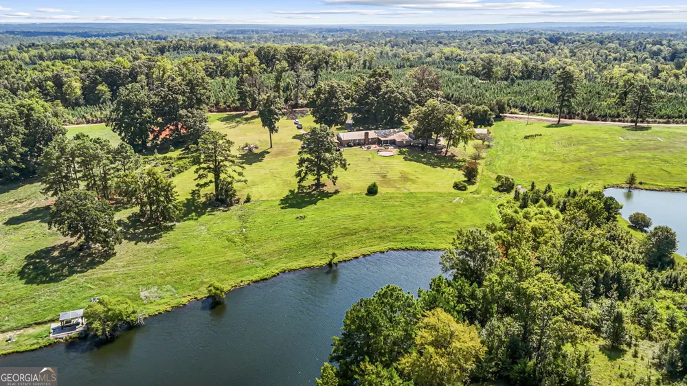 211 Allen Rd Musella, GA 31066