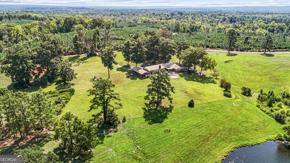 211 Allen Rd Musella, GA 31066
