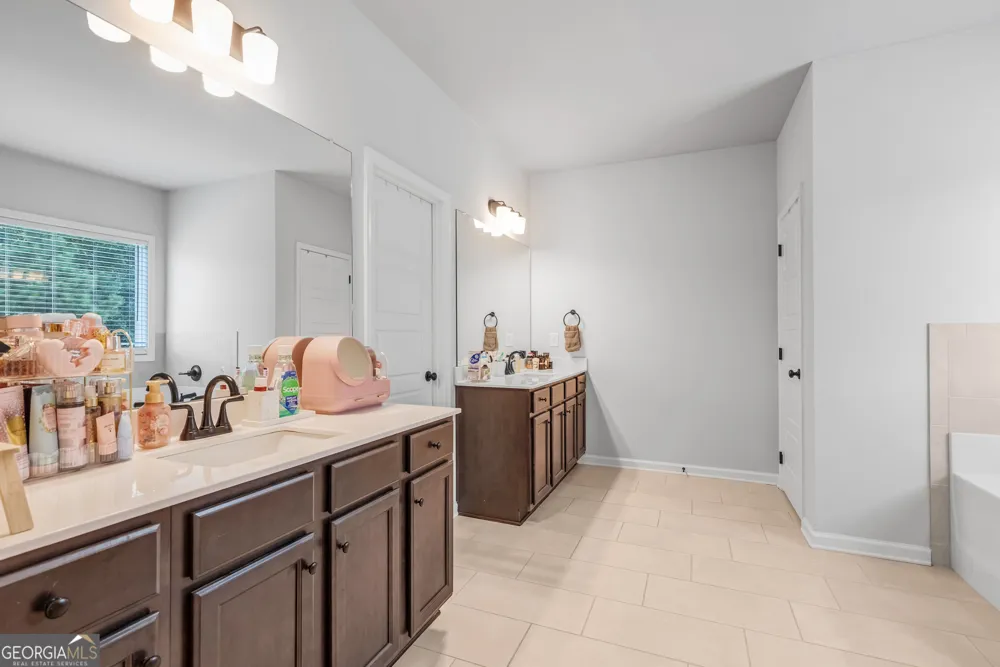 5317 Fox Hill LN Oakwood, GA 30566