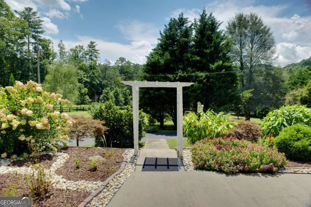 1211 Scenic DR Blue Ridge, GA 30513