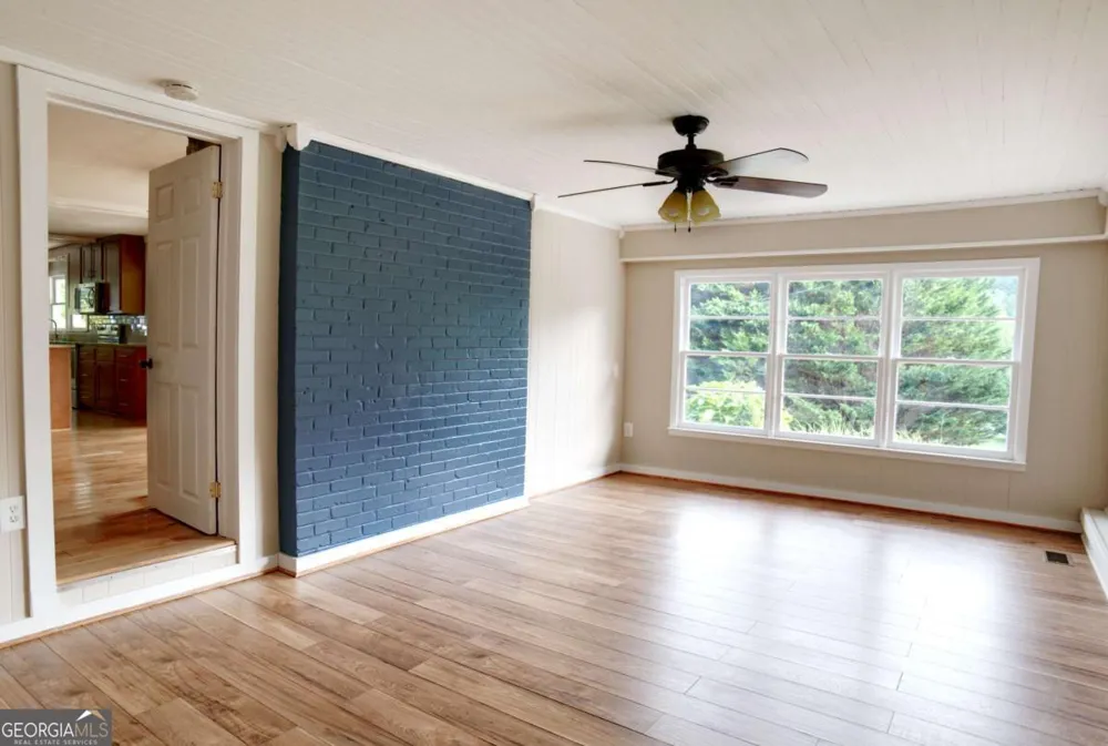 1211 Scenic DR Blue Ridge, GA 30513