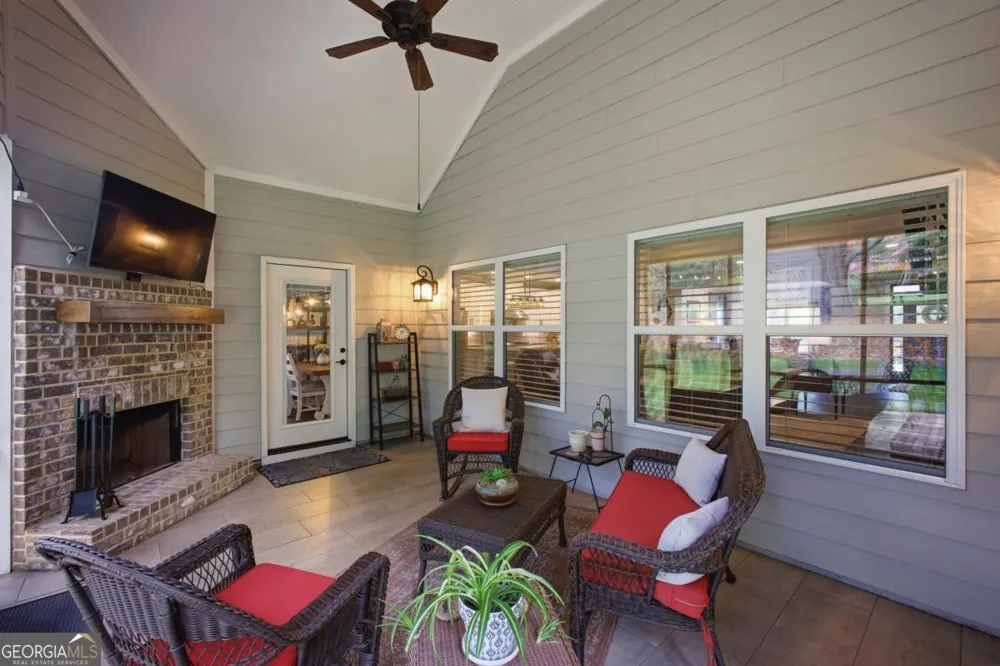 579 New Cut RD Braselton, GA 30517
