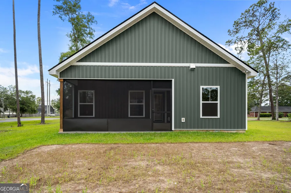 145 Waters Pembroke, GA 31321