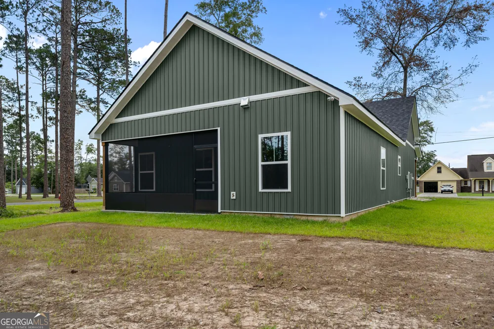145 Waters Pembroke, GA 31321