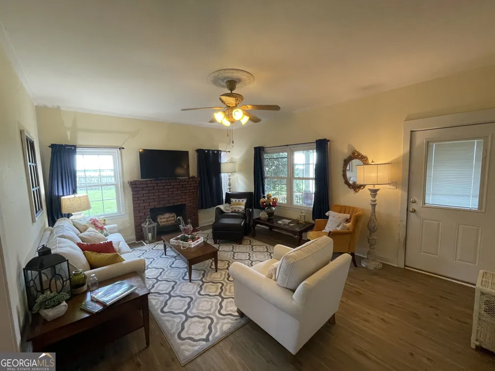 231 Barlow RD Cochran, GA 31014
