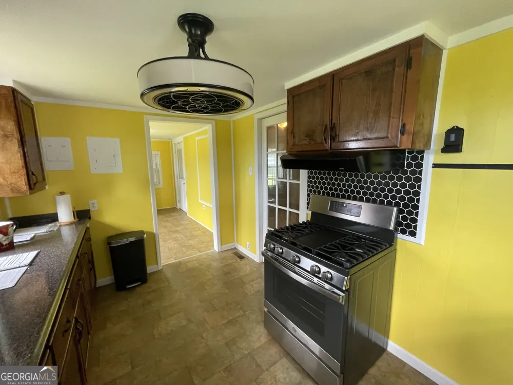 231 Barlow RD Cochran, GA 31014