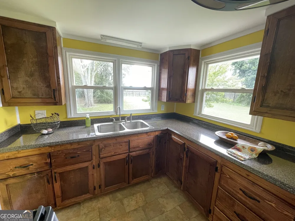 231 Barlow RD Cochran, GA 31014