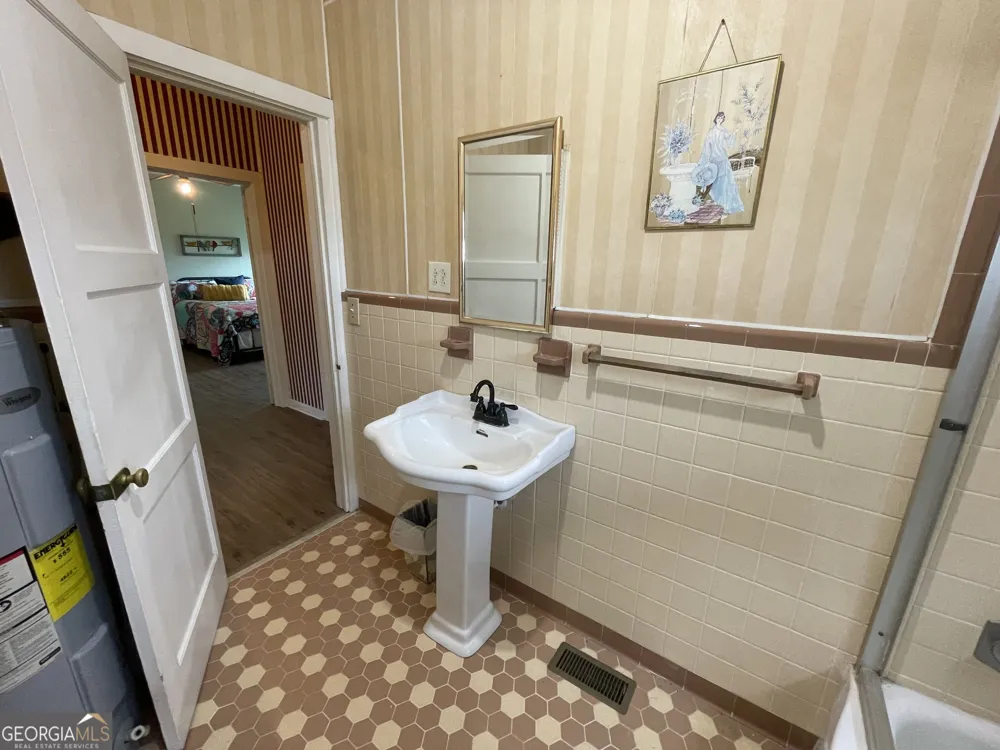 231 Barlow RD Cochran, GA 31014