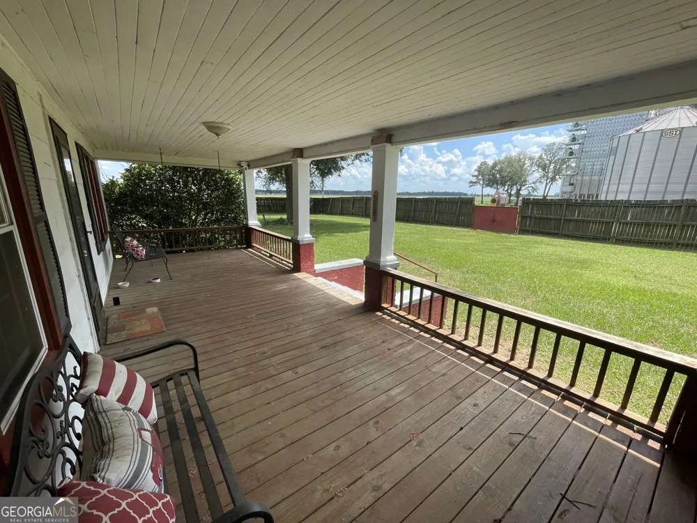 231 Barlow RD Cochran, GA 31014