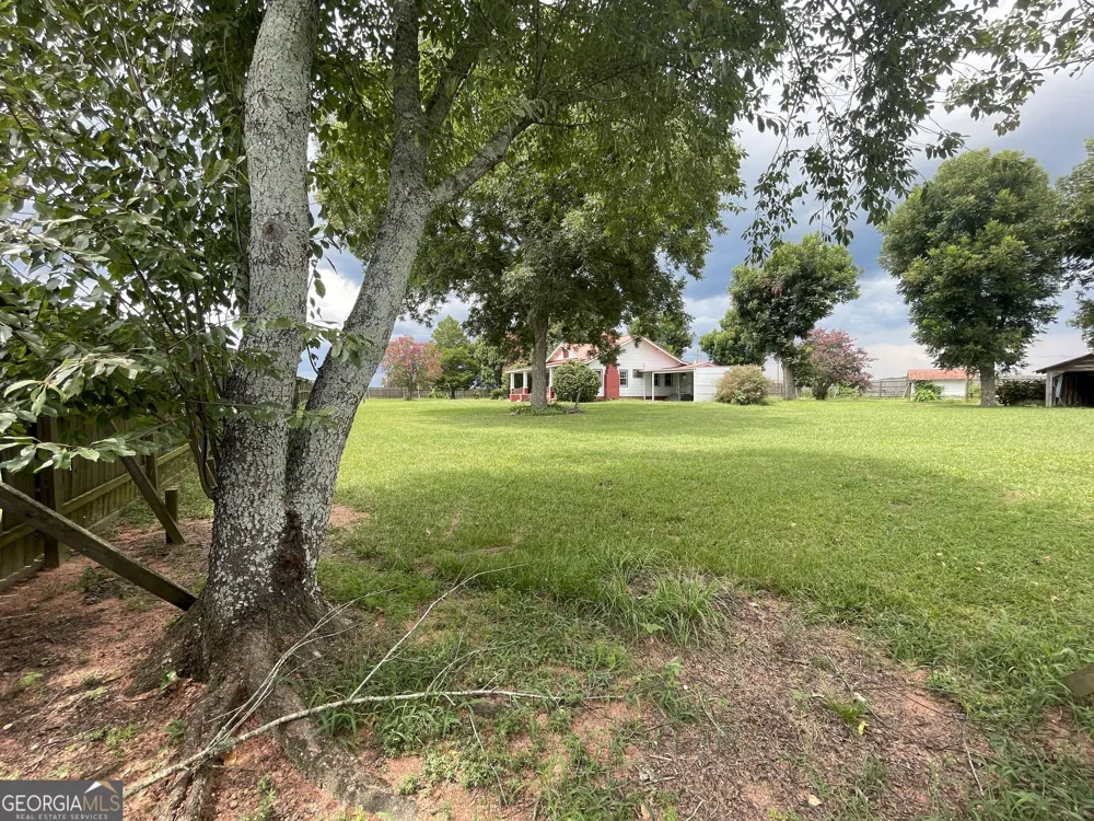 231 Barlow RD Cochran, GA 31014