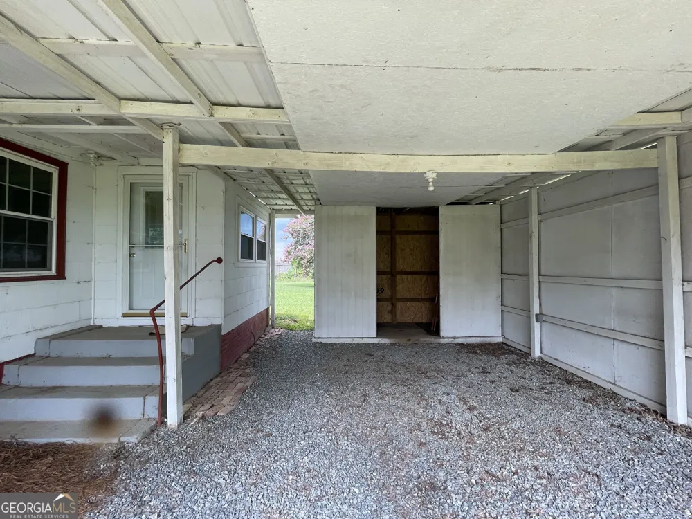 231 Barlow RD Cochran, GA 31014