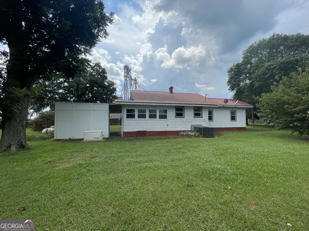 231 Barlow RD Cochran, GA 31014