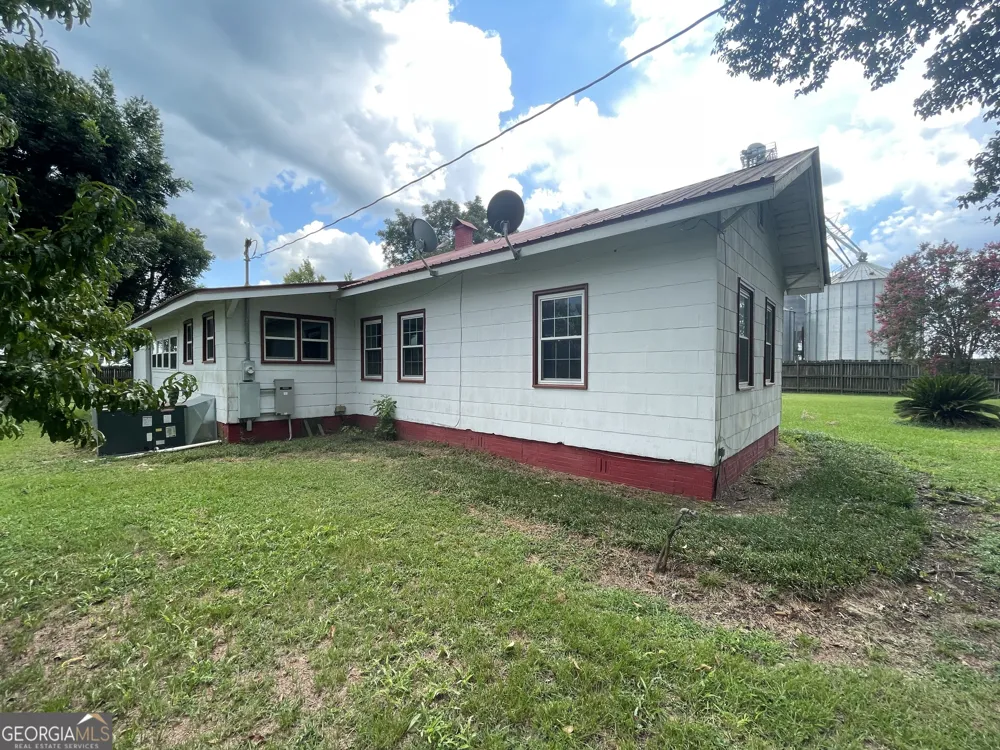 231 Barlow RD Cochran, GA 31014