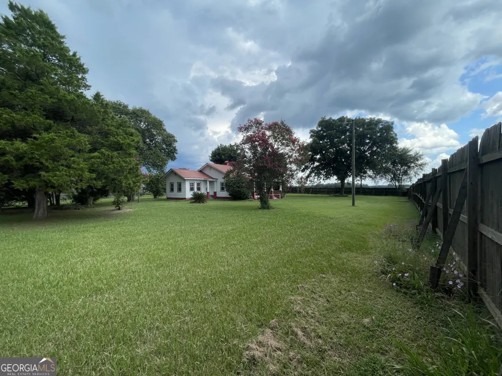 231 Barlow RD Cochran, GA 31014