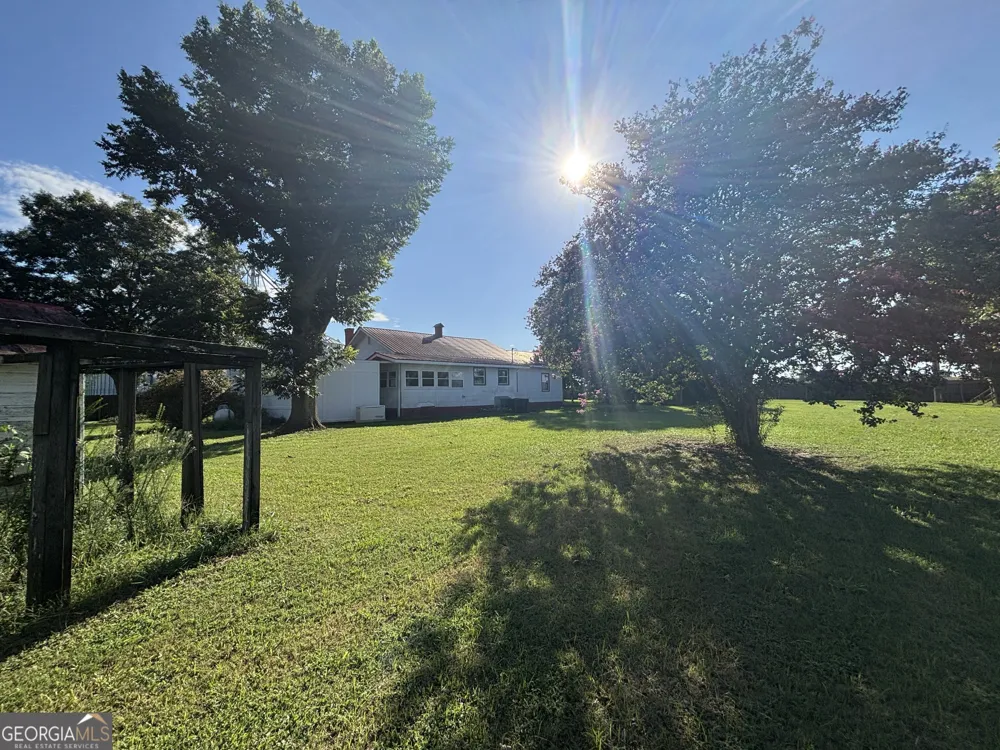 231 Barlow RD Cochran, GA 31014