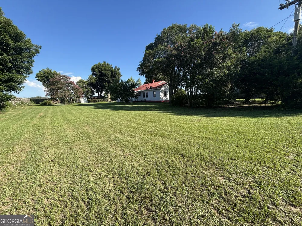231 Barlow RD Cochran, GA 31014