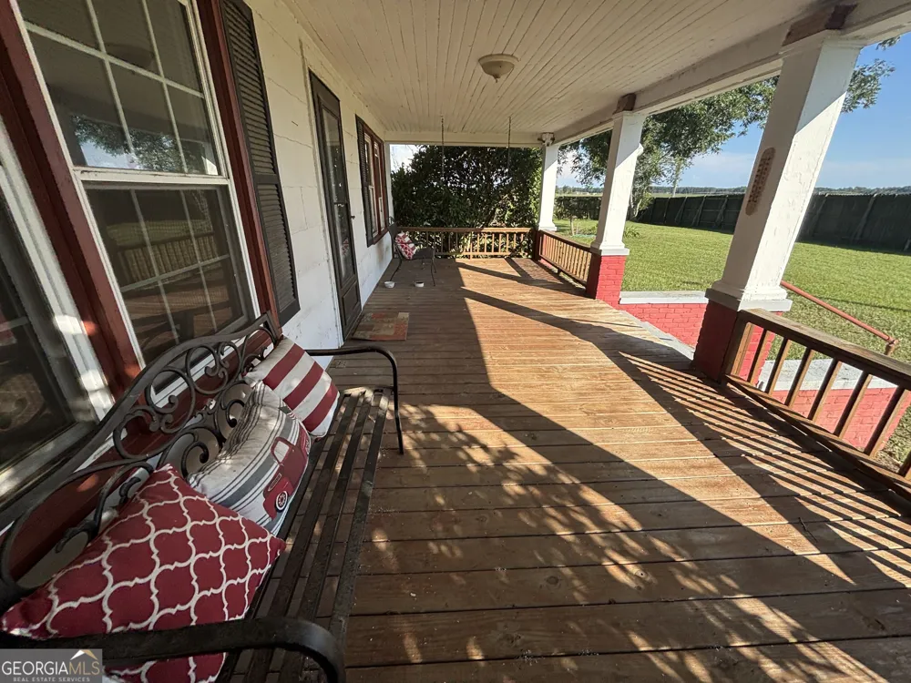 231 Barlow RD Cochran, GA 31014