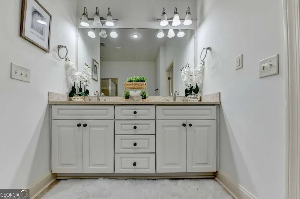 6961 Fellowship LN Flowery Branch, GA 30542