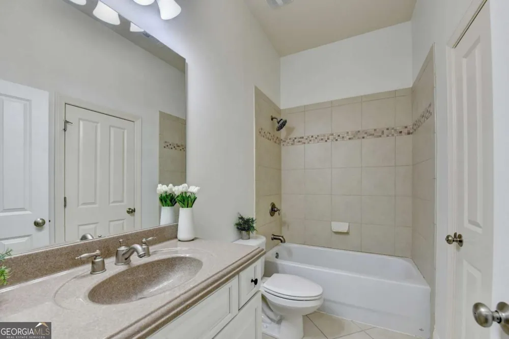 6961 Fellowship LN Flowery Branch, GA 30542