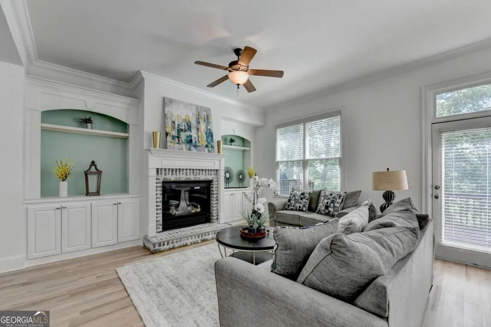 6961 Fellowship LN Flowery Branch, GA 30542