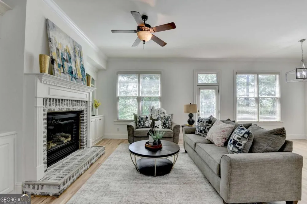 6961 Fellowship LN Flowery Branch, GA 30542